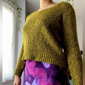 Cozy knitted sweater 💚perfect for layering ^_^